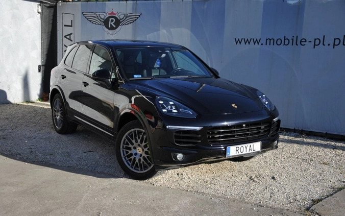Porsche Cayenne cena 199000 przebieg: 70000, rok produkcji 2017 z Józefów małe 529